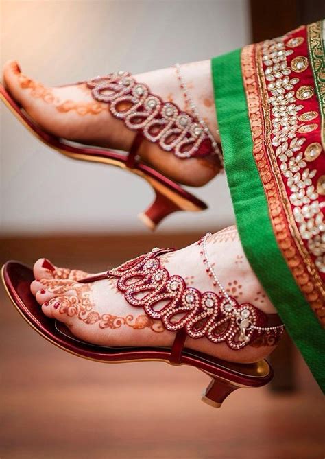 indian wedding shoes for females.